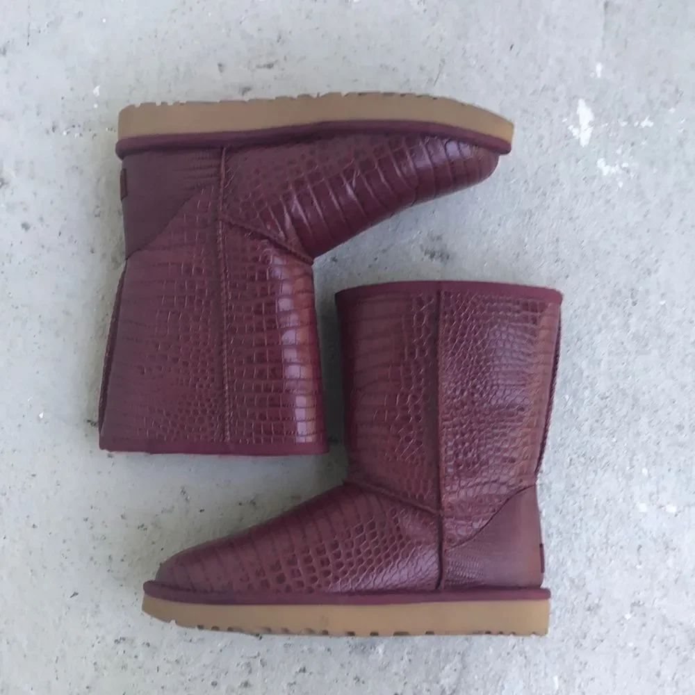 Ugg crocodile embossed  